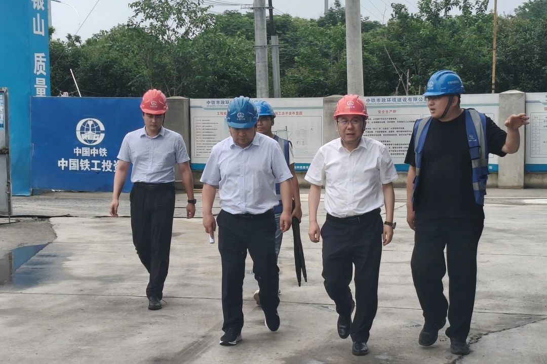 1752482616161278.jpg 公司黨委書記、董事長李明華到合肥智能中央廚房項(xiàng)目檢查指導(dǎo)工作.jpg